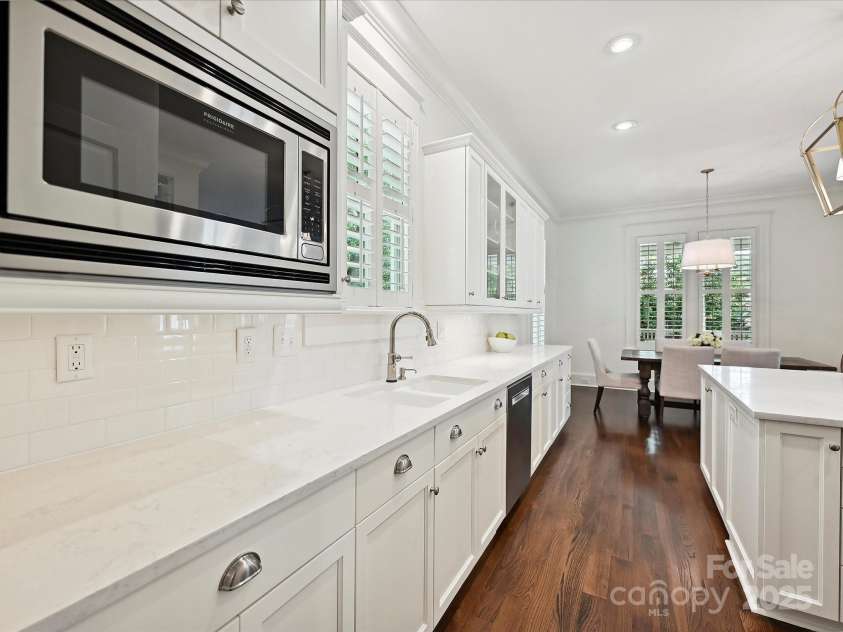 1915 Winthrop Avenue, Charlotte, NC 28203.  MLS# CAR4257559, YatesRealty ID 12490. 
