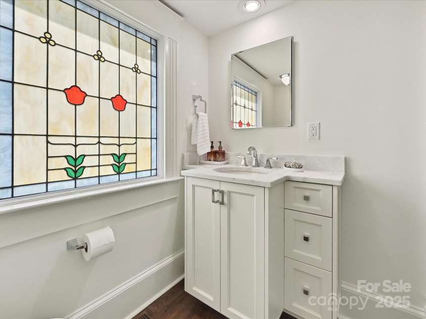 1915 Winthrop Avenue, Charlotte, NC 28203.  MLS# CAR4257559, YatesRealty ID 12490. 