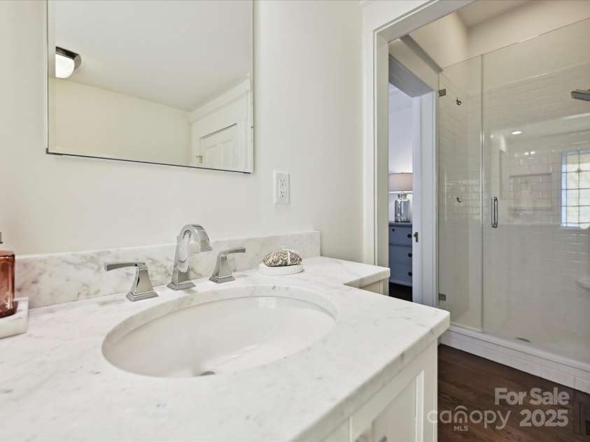 1915 Winthrop Avenue, Charlotte, NC 28203.  MLS# CAR4257559, YatesRealty ID 12490. 