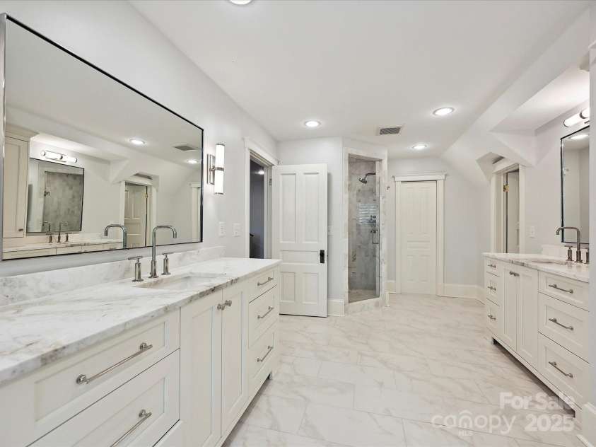 1915 Winthrop Avenue, Charlotte, NC 28203.  MLS# CAR4257559, YatesRealty ID 12490. 