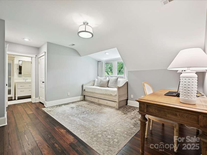 1915 Winthrop Avenue, Charlotte, NC 28203.  MLS# CAR4257559, YatesRealty ID 12490. 