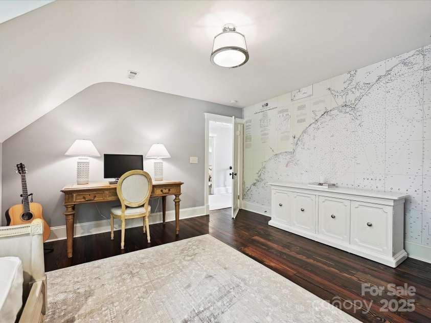 1915 Winthrop Avenue, Charlotte, NC 28203.  MLS# CAR4257559, YatesRealty ID 12490. 