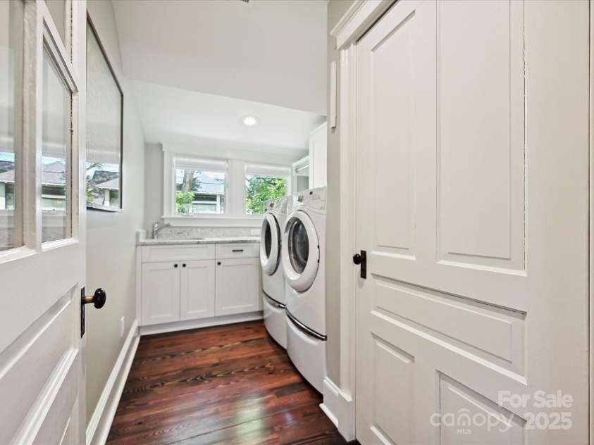 1915 Winthrop Avenue, Charlotte, NC 28203.  MLS# CAR4257559, YatesRealty ID 12490. 
