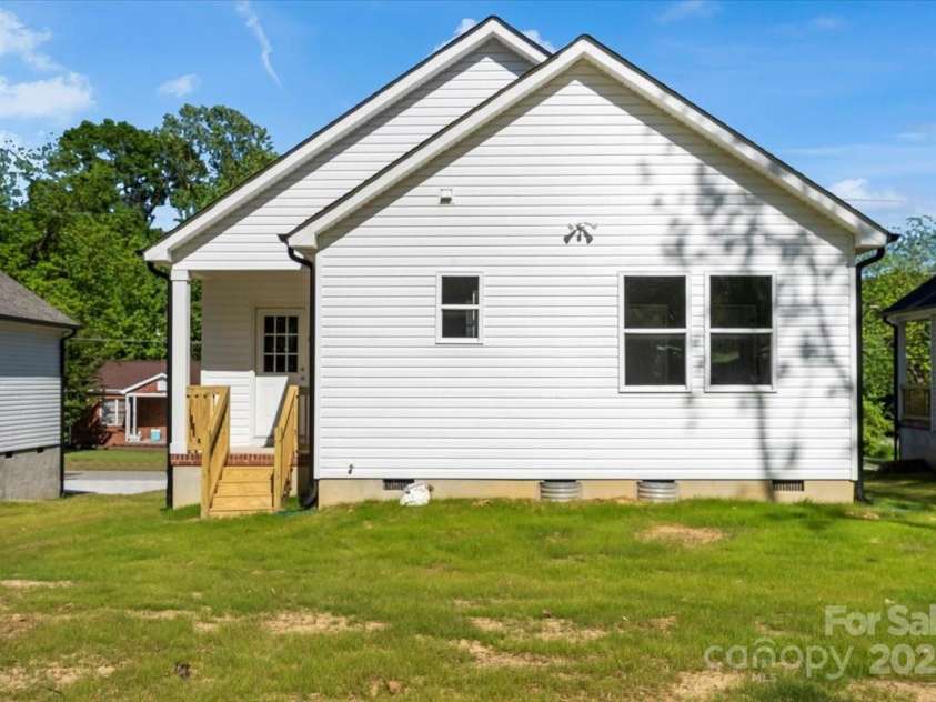 1103 Kenly Street, Salisbury, NC 28144.  MLS# CAR4253217, YatesRealty ID 12491. Nice backyard