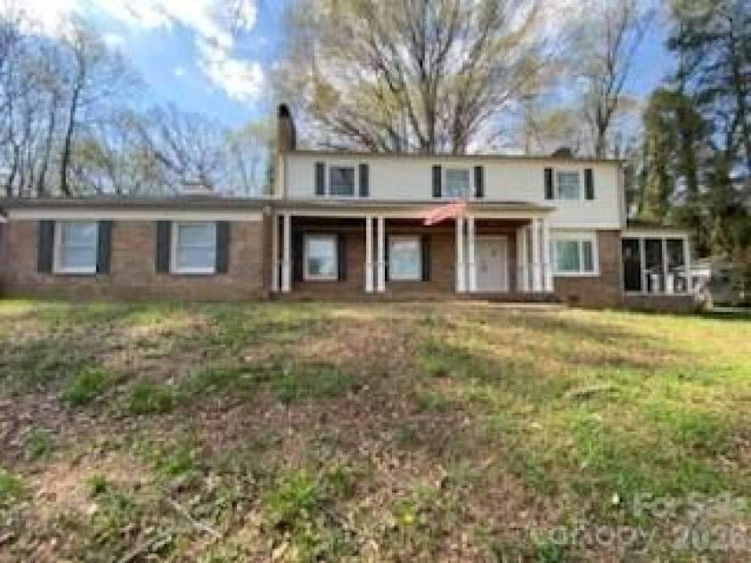 640 Edgewood Drive, Wilkesboro, NC 28697.  MLS# CAR4369300, YatesRealty ID 12494. 