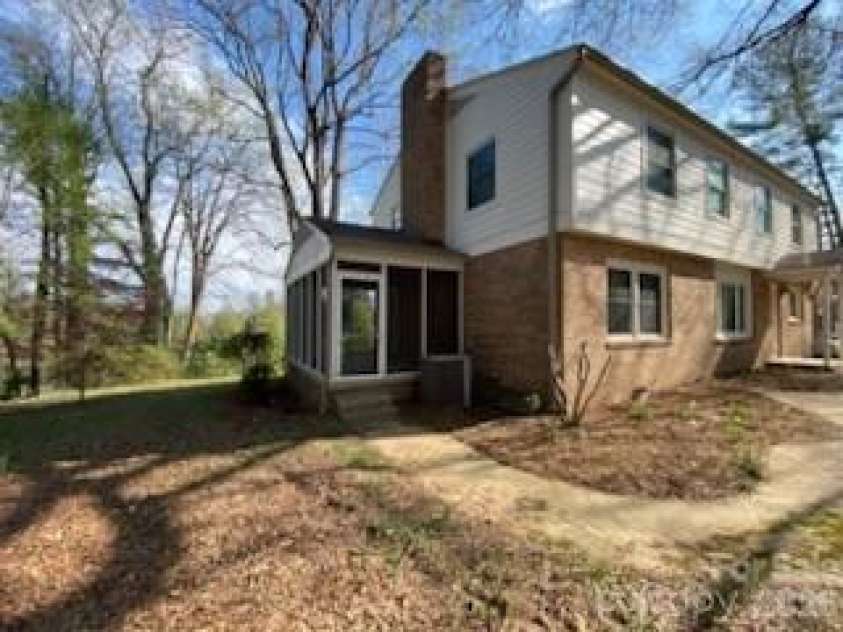 640 Edgewood Drive, Wilkesboro, NC 28697.  MLS# CAR4369300, YatesRealty ID 12494. 