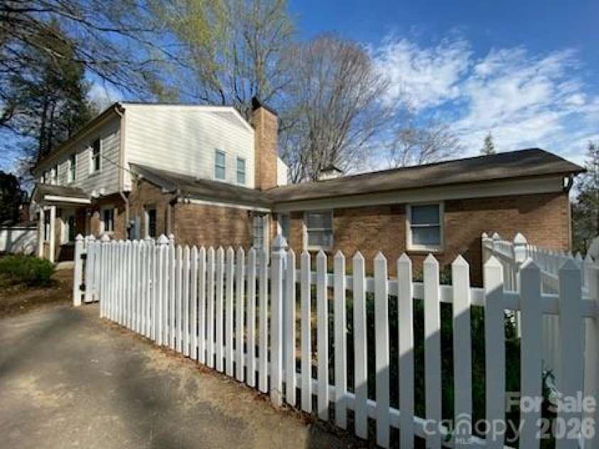640 Edgewood Drive, Wilkesboro, NC 28697.  MLS# CAR4369300, YatesRealty ID 12494. 