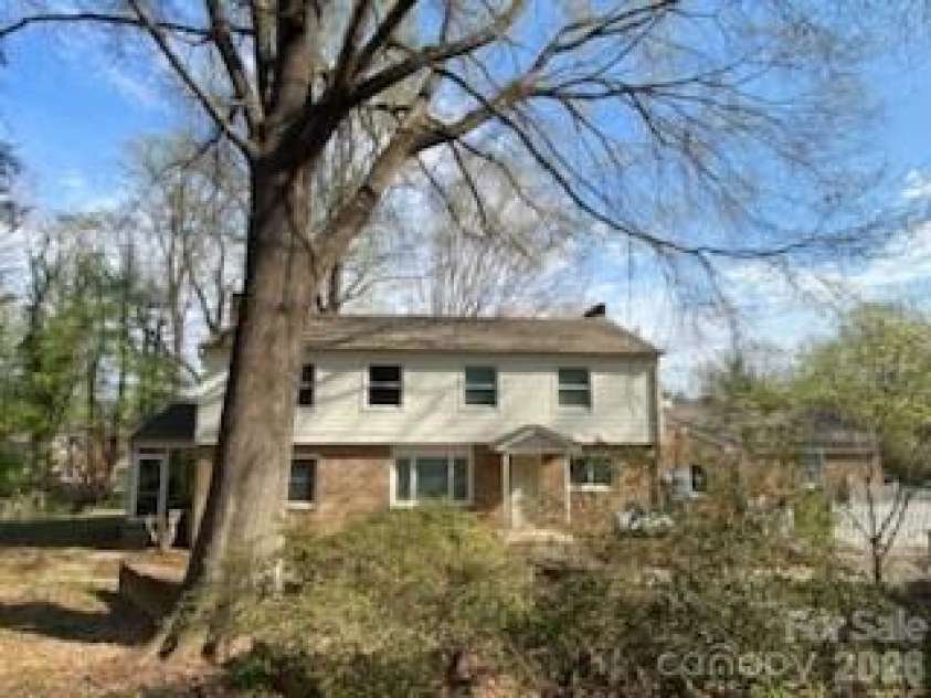 640 Edgewood Drive, Wilkesboro, NC 28697.  MLS# CAR4369300, YatesRealty ID 12494. 