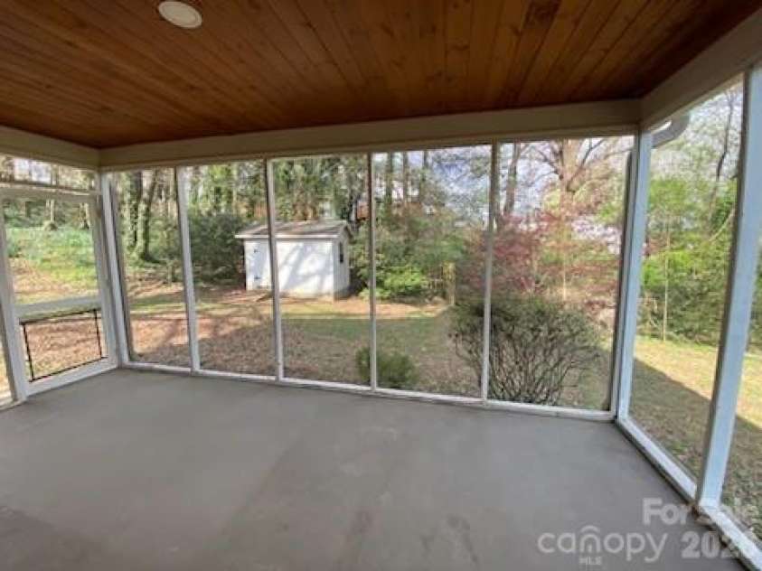 640 Edgewood Drive, Wilkesboro, NC 28697.  MLS# CAR4369300, YatesRealty ID 12494. 