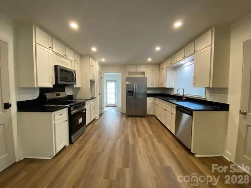 640 Edgewood Drive, Wilkesboro, NC 28697.  MLS# CAR4369300, YatesRealty ID 12494. 