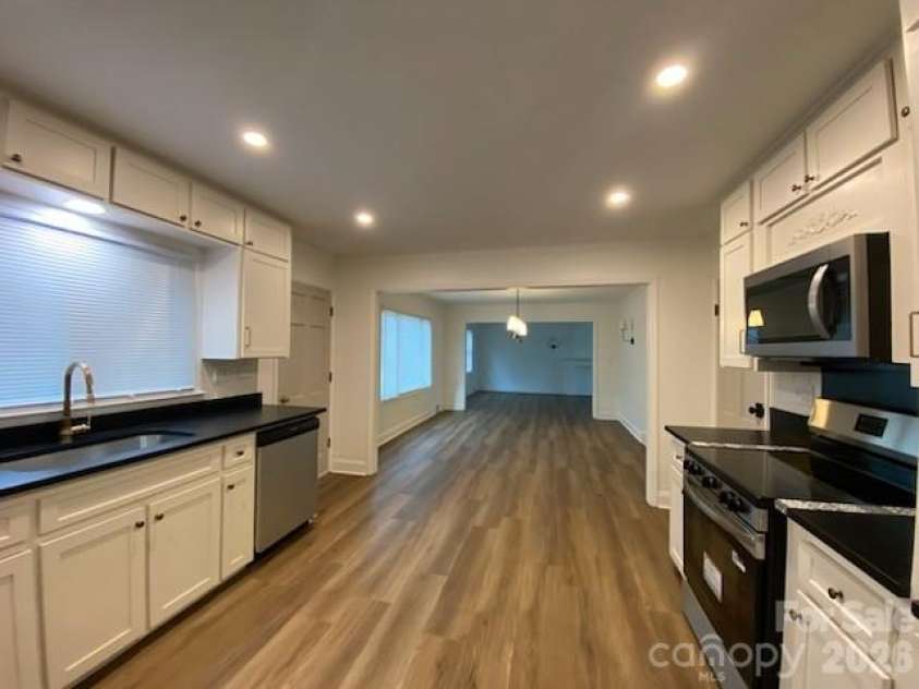 640 Edgewood Drive, Wilkesboro, NC 28697.  MLS# CAR4369300, YatesRealty ID 12494. 
