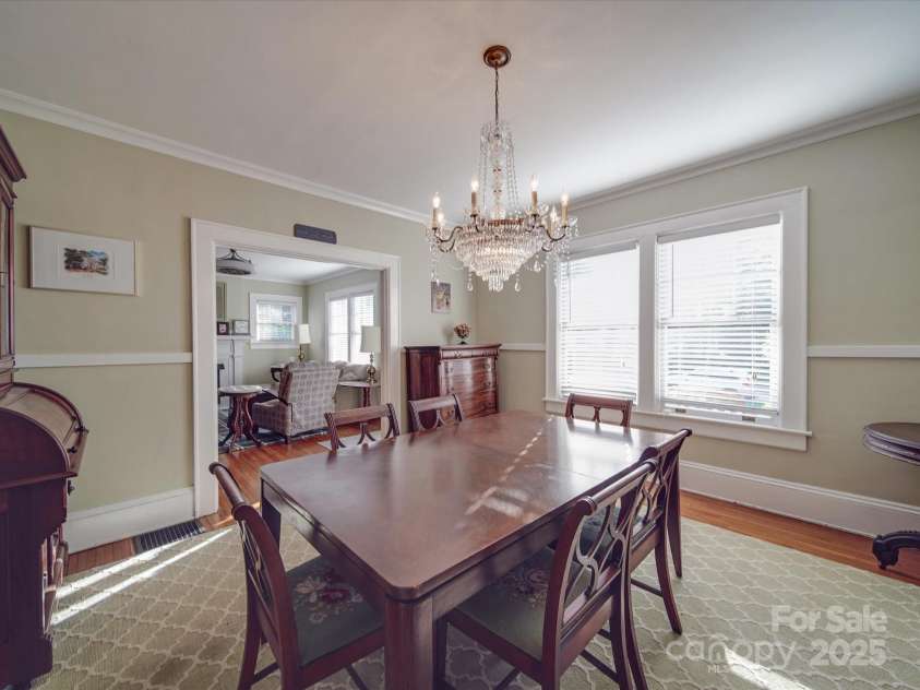 907 Edgewood Circle, Gastonia, NC 28052.  MLS# CAR4255642, YatesRealty ID 12494. Dining Room