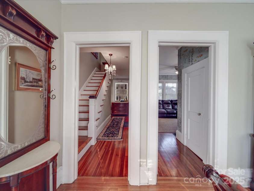 907 Edgewood Circle, Gastonia, NC 28052.  MLS# CAR4255642, YatesRealty ID 12494. Entry Area