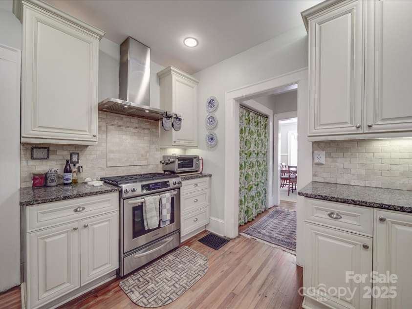 907 Edgewood Circle, Gastonia, NC 28052.  MLS# CAR4255642, YatesRealty ID 12494. Kitchen