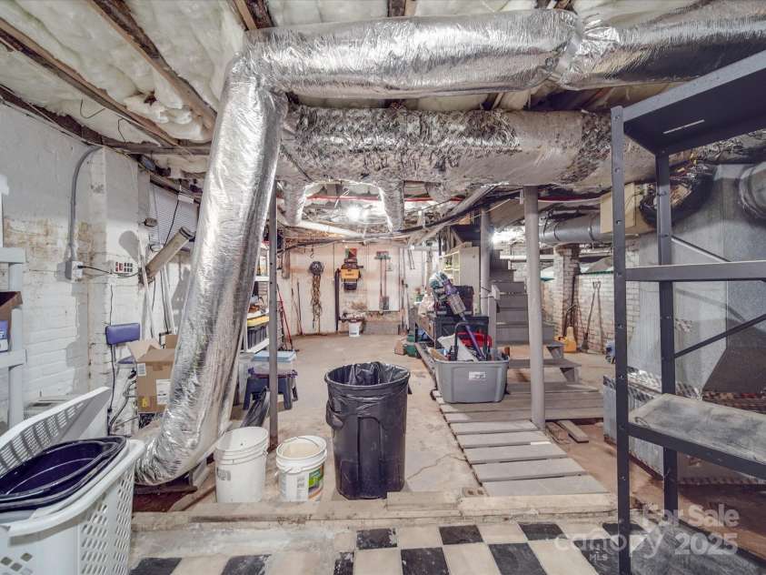 907 Edgewood Circle, Gastonia, NC 28052.  MLS# CAR4255642, YatesRealty ID 12494. Large Basement