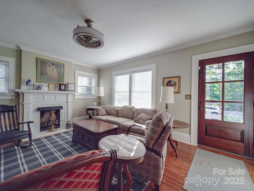 907 Edgewood Circle, Gastonia, NC 28052.  MLS# CAR4255642, YatesRealty ID 12494. Living Room with Gas Fireplace