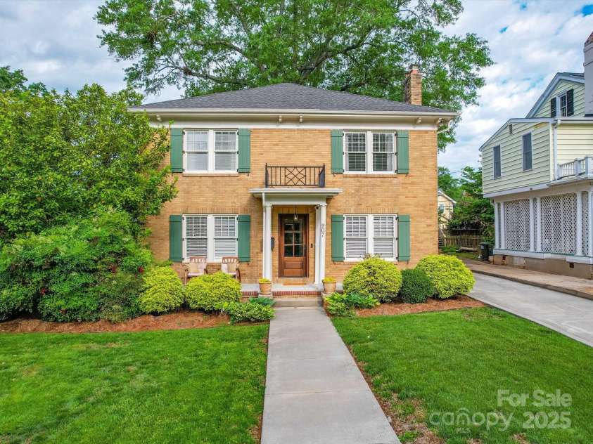 907 Edgewood Circle, Gastonia, NC 28052.  MLS# CAR4255642, YatesRealty ID 12494. Welcome to 907 Edgewood Circle!