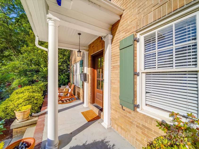 907 Edgewood Circle, Gastonia, NC 28052.  MLS# CAR4255642, YatesRealty ID 12494. Welcoming Front Porch