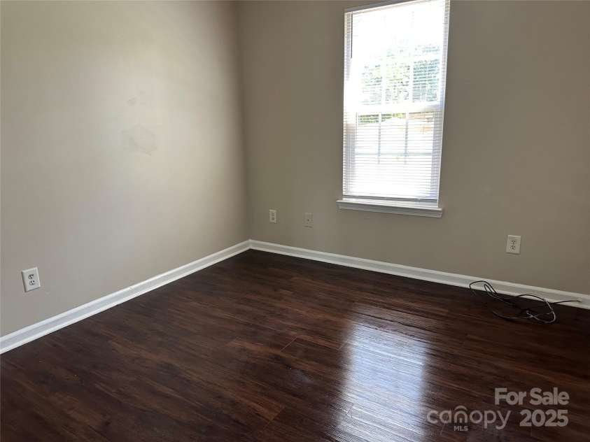 1300 Braveheart Lane, Charlotte, NC 28216.  MLS# CAR4255685, YatesRealty ID 12496. Neutral colors