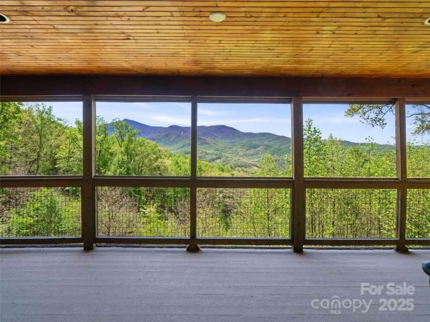 307 Laf A Lot Lane, Burnsville, NC 28714.  MLS# CAR4247581, YatesRealty ID 12497. 