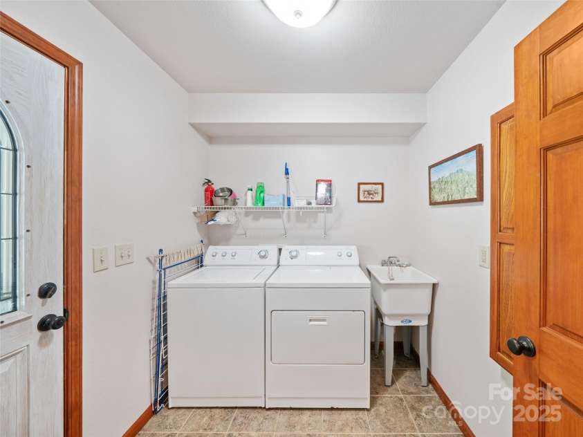 307 Laf A Lot Lane, Burnsville, NC 28714.  MLS# CAR4247581, YatesRealty ID 12497. 