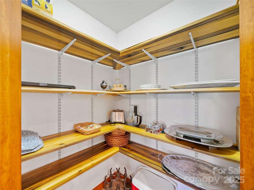 307 Laf A Lot Lane, Burnsville, NC 28714.  MLS# CAR4247581, YatesRealty ID 12497. 