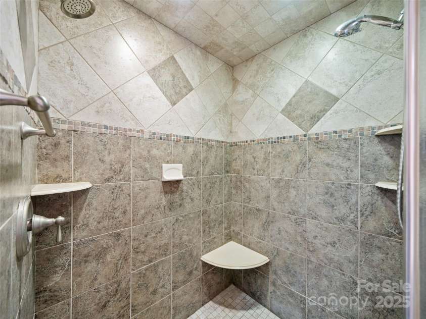 307 Laf A Lot Lane, Burnsville, NC 28714.  MLS# CAR4247581, YatesRealty ID 12497. 