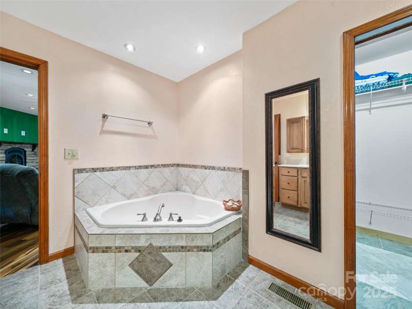 307 Laf A Lot Lane, Burnsville, NC 28714.  MLS# CAR4247581, YatesRealty ID 12497. 