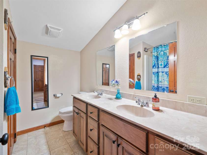 307 Laf A Lot Lane, Burnsville, NC 28714.  MLS# CAR4247581, YatesRealty ID 12497. 