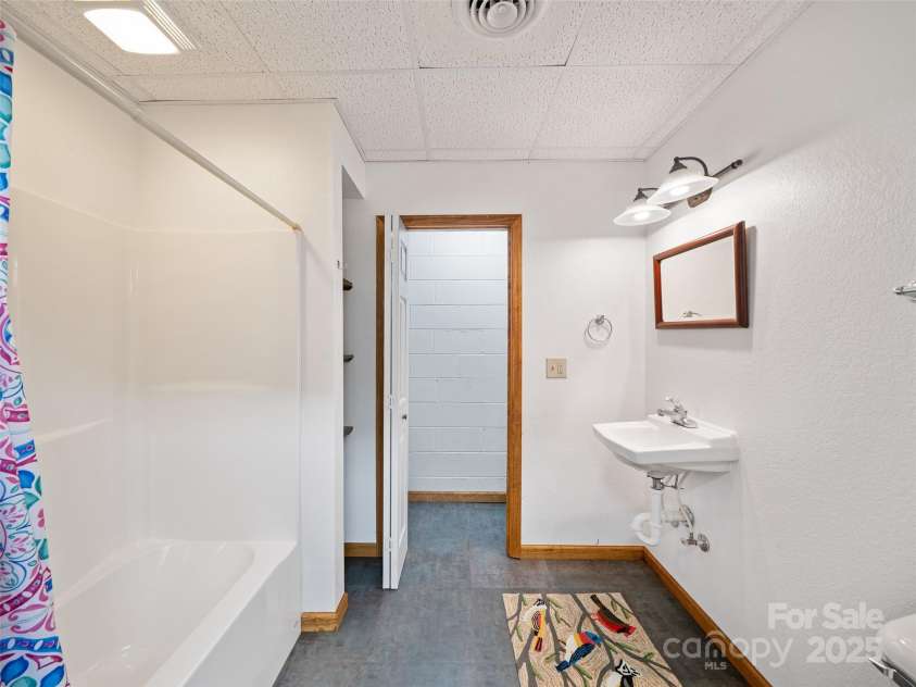 307 Laf A Lot Lane, Burnsville, NC 28714.  MLS# CAR4247581, YatesRealty ID 12497. 