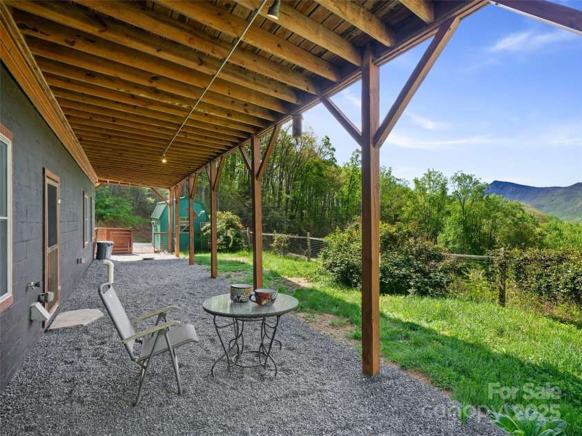 307 Laf A Lot Lane, Burnsville, NC 28714.  MLS# CAR4247581, YatesRealty ID 12497. 