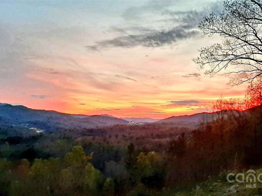 307 Laf A Lot Lane, Burnsville, NC 28714.  MLS# CAR4247581, YatesRealty ID 12497. 