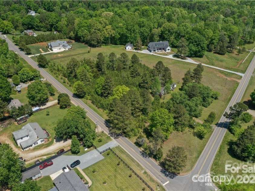 15615 Rocky River Road, Davidson, NC 28036.  MLS# CAR4287023, YatesRealty ID 125. 