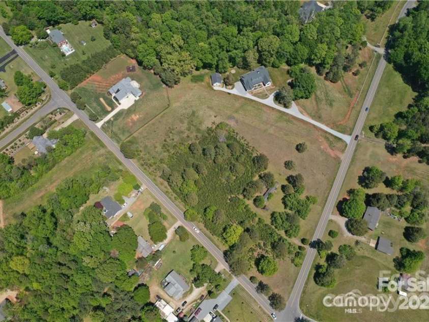 15615 Rocky River Road, Davidson, NC 28036.  MLS# CAR4287023, YatesRealty ID 125. 