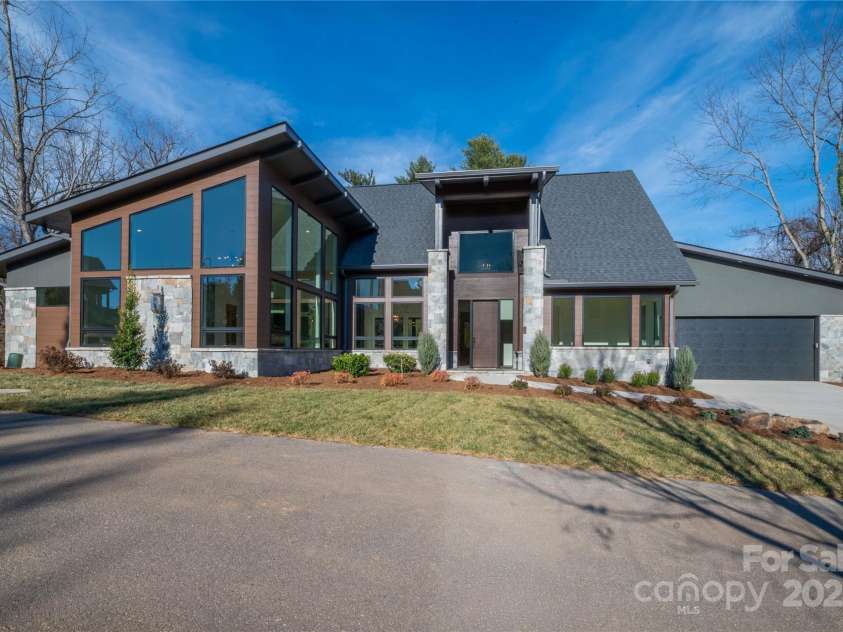 11 Kiftsgate Court, Asheville, NC 28804.  MLS# CAR4329278, YatesRealty ID 1250. 