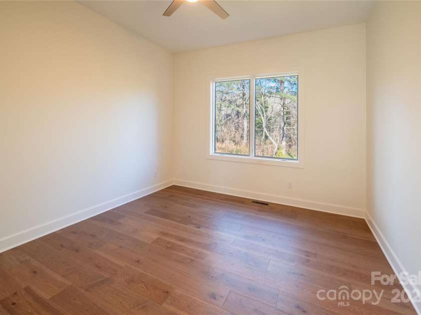 11 Kiftsgate Court, Asheville, NC 28804.  MLS# CAR4329278, YatesRealty ID 1250. Guest Room