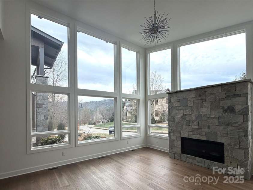 11 Kiftsgate Court, Asheville, NC 28804.  MLS# CAR4329278, YatesRealty ID 1250. Living Room