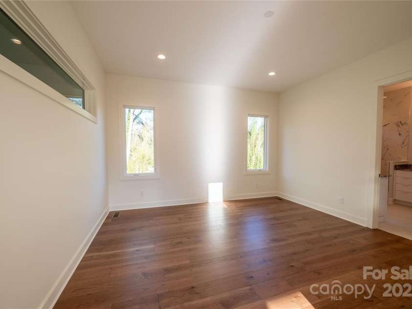 11 Kiftsgate Court, Asheville, NC 28804.  MLS# CAR4329278, YatesRealty ID 1250. Master Bedroom