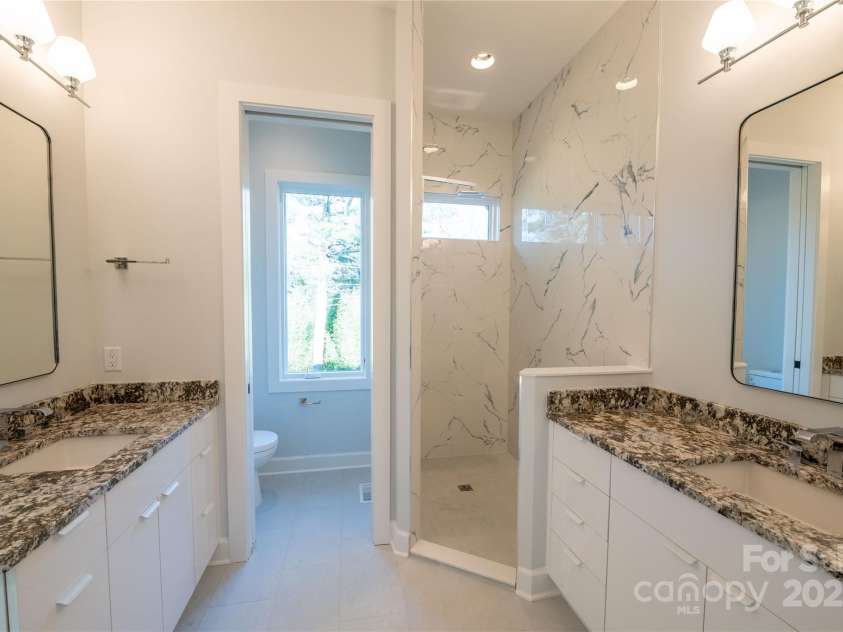 11 Kiftsgate Court, Asheville, NC 28804.  MLS# CAR4329278, YatesRealty ID 1250. Primary Bath