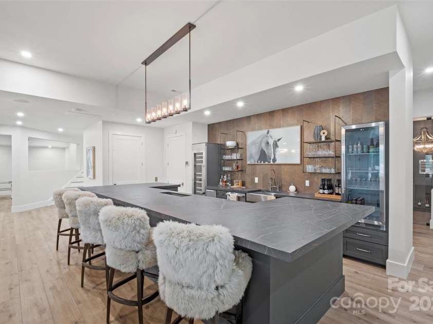 17235 Connor Quay Court, Cornelius, NC 28031.  MLS# CAR4291323, YatesRealty ID 1250. Lake Level Bar 