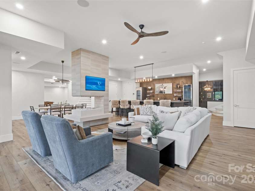 17235 Connor Quay Court, Cornelius, NC 28031.  MLS# CAR4291323, YatesRealty ID 1250. Lake Level Lounge 