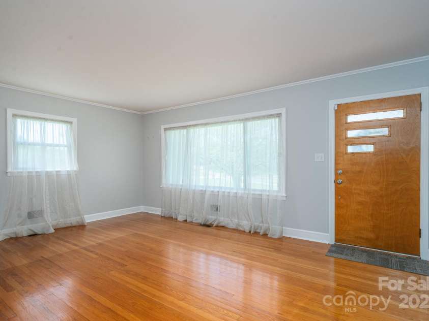 3340 Wrenwood Drive, Newton, NC 28658.  MLS# CAR4248682, YatesRealty ID 12500. 