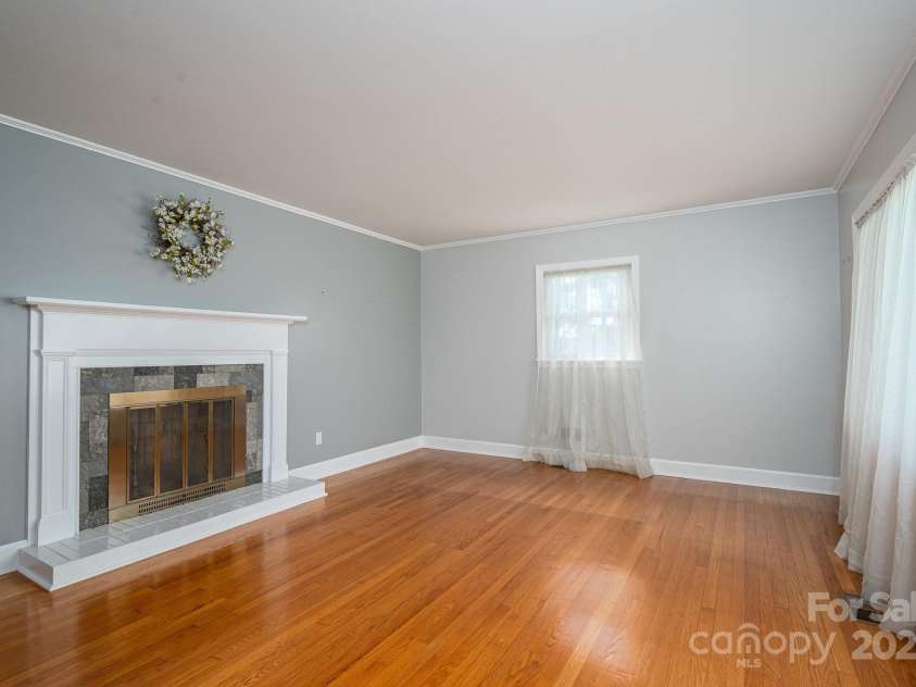 3340 Wrenwood Drive, Newton, NC 28658.  MLS# CAR4248682, YatesRealty ID 12500. 