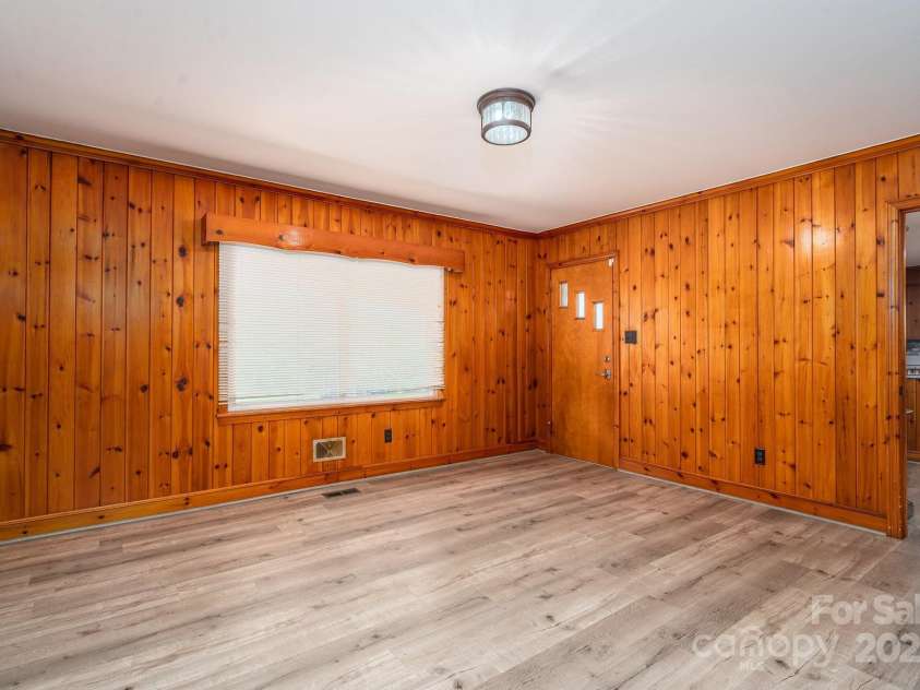 3340 Wrenwood Drive, Newton, NC 28658.  MLS# CAR4248682, YatesRealty ID 12500. 