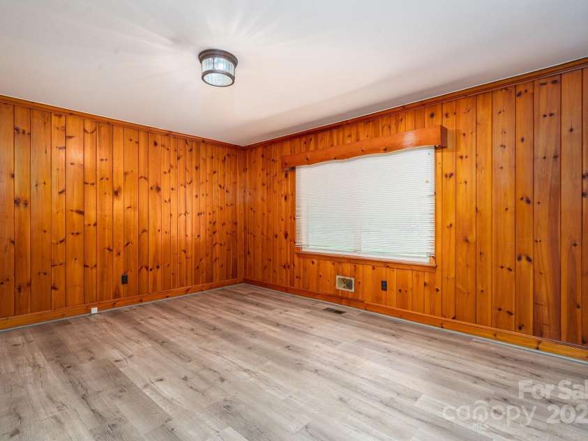 3340 Wrenwood Drive, Newton, NC 28658.  MLS# CAR4248682, YatesRealty ID 12500. 