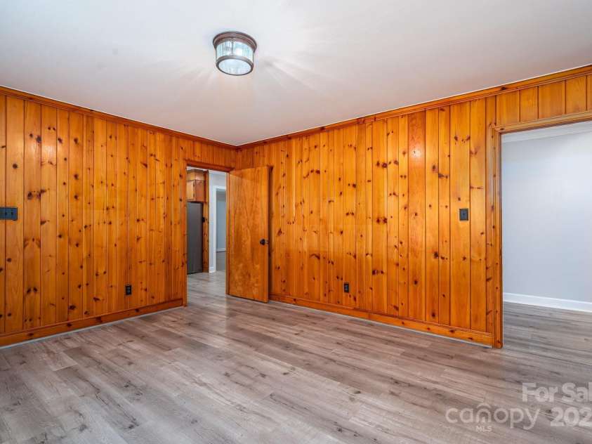 3340 Wrenwood Drive, Newton, NC 28658.  MLS# CAR4248682, YatesRealty ID 12500. 