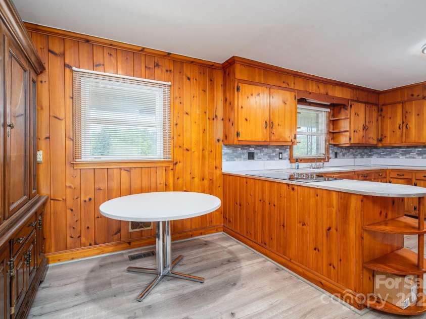 3340 Wrenwood Drive, Newton, NC 28658.  MLS# CAR4248682, YatesRealty ID 12500. 