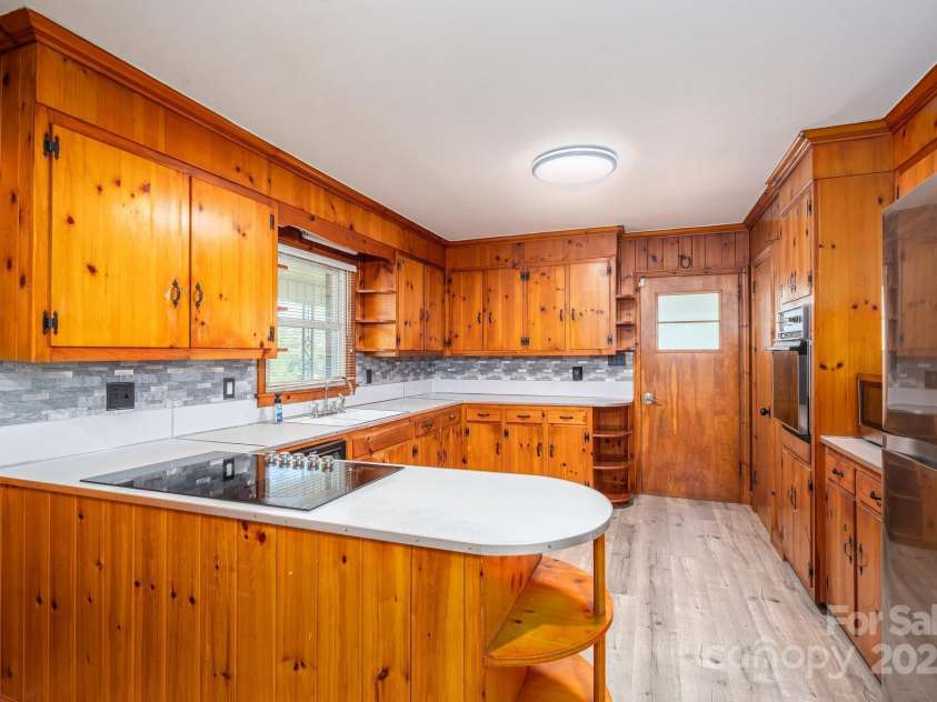 3340 Wrenwood Drive, Newton, NC 28658.  MLS# CAR4248682, YatesRealty ID 12500. 