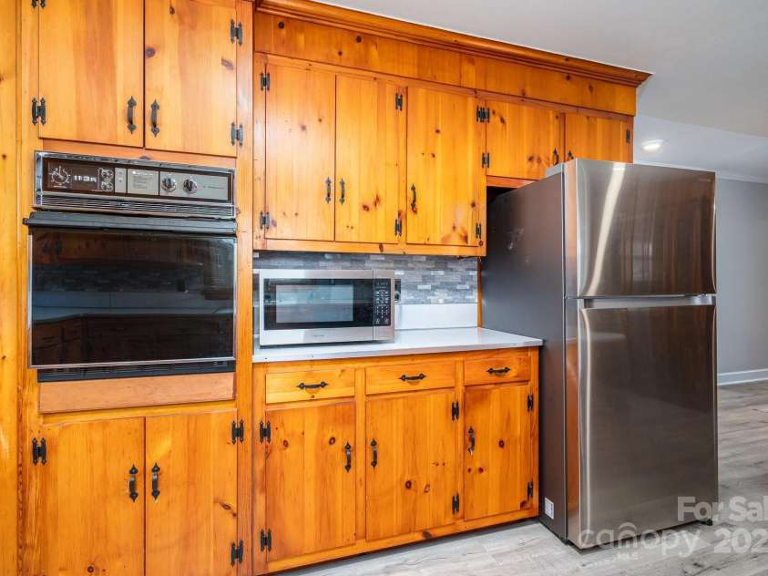 3340 Wrenwood Drive, Newton, NC 28658.  MLS# CAR4248682, YatesRealty ID 12500. 