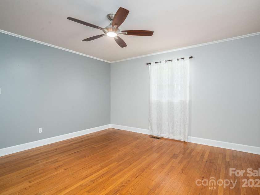 3340 Wrenwood Drive, Newton, NC 28658.  MLS# CAR4248682, YatesRealty ID 12500. 